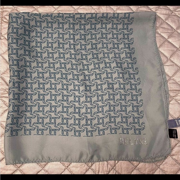 4-Silk Scarfs/In very good condition ! Any questions just ask! - Picture 4 of 7